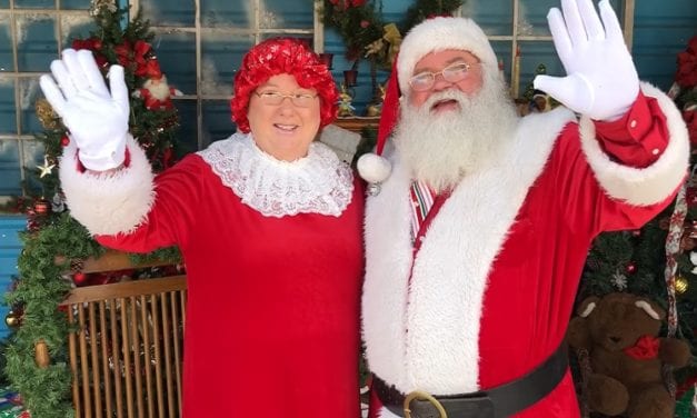 For Refresh or Sponsored Post – Get $5 Photos with Santa and Mrs. Claus at Traders Village in San Antonio