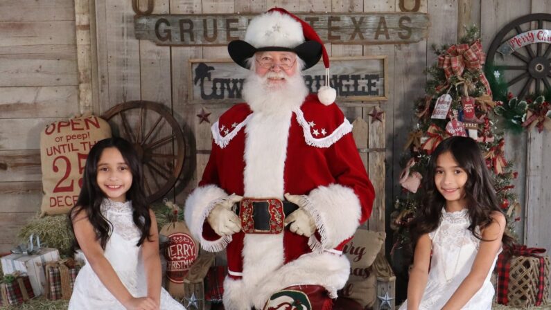 Holidays in Gruene - Photos with Cowboy Kringle